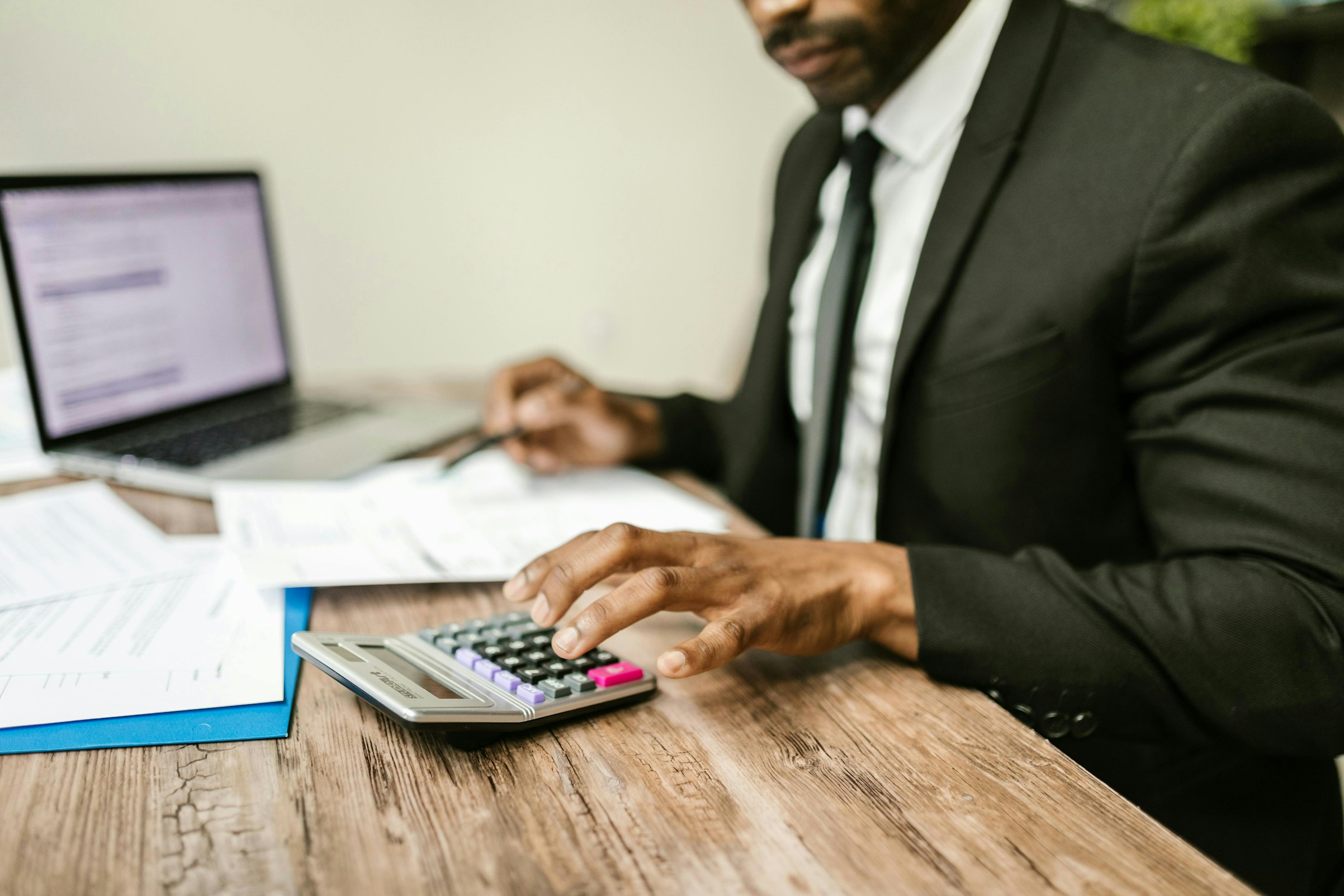 how to calculate weekly pay in the UK