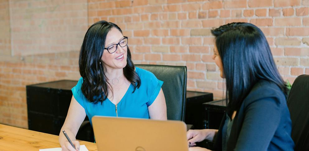 Two colleagues talking during a one-to-one meeting