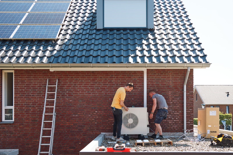 Warmtepomp en zonnepanelen combineren: hoe pak je dit aan?