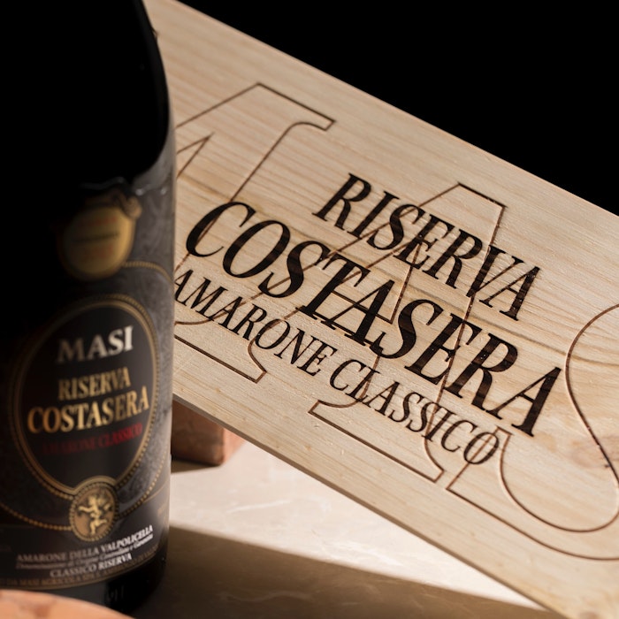 https://www.datocms-assets.com/50627/1632989308-4-3riserva-costasera-2015-magnum.jpeg?auto=format&h=700