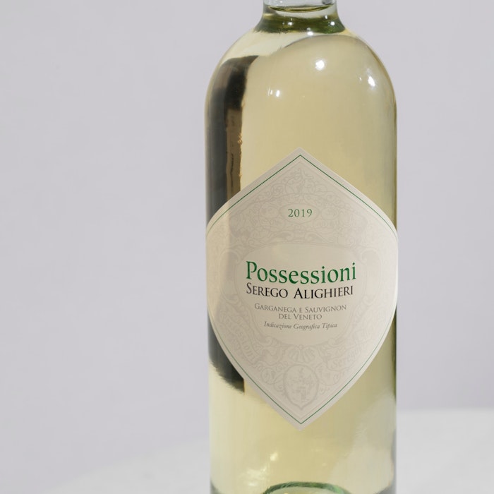 https://www.datocms-assets.com/50627/1634207327-10-4-possessioni-bianco.jpeg?auto=format&h=700
