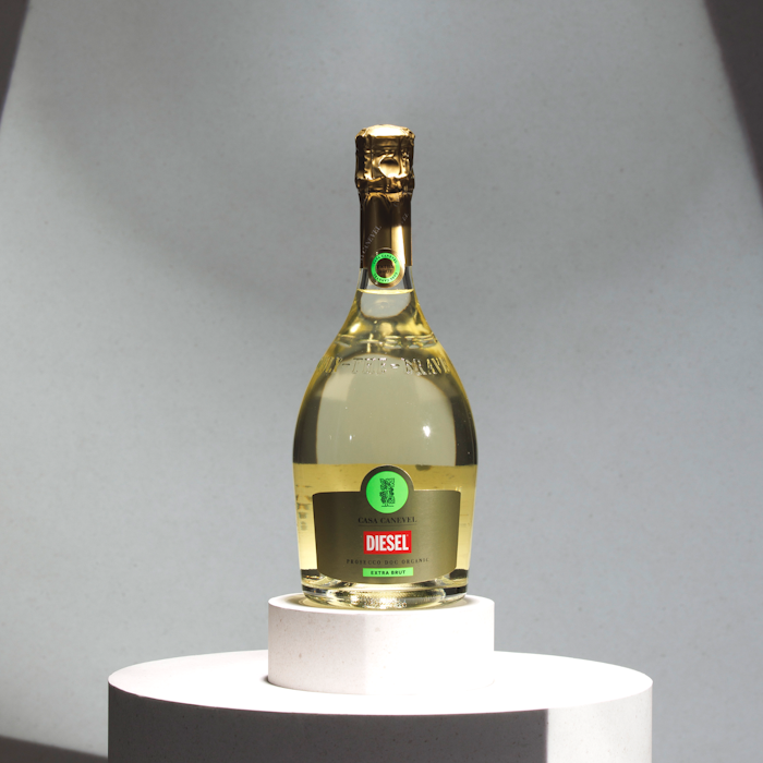 https://www.datocms-assets.com/50627/1655980886-1-1-extrabrut-canevel-diesel-prosecco-biologico-doc.png?auto=format&h=700