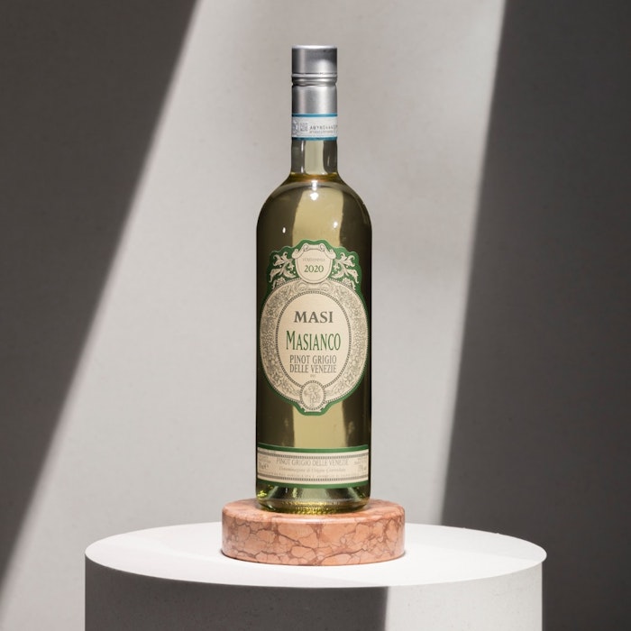 https://www.datocms-assets.com/50627/1656512117-1-1-masianco-pinotgrigio-verduzzo-venezie-doc-jpeg.jpg?auto=format&h=700