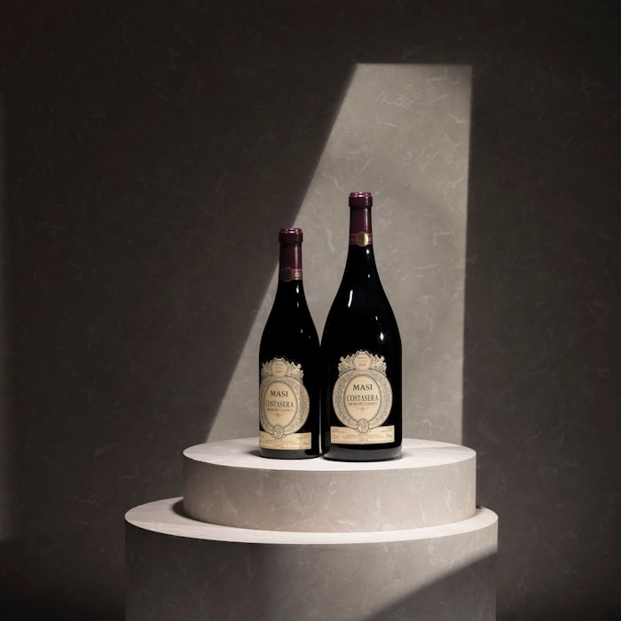 https://www.datocms-assets.com/50627/1657112624-4-1costasera-amarone-classico-valpolicella-docg-magnum.jpeg?auto=format&h=700