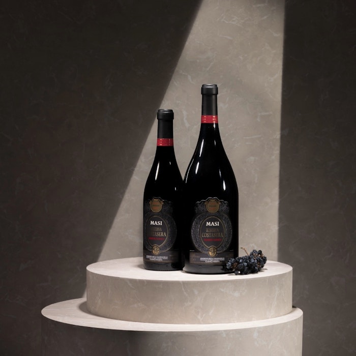 https://www.datocms-assets.com/50627/1657114151-4-1_riserva-costasera-amarone-valpolicella-classico-docg-magnum.jpeg?auto=format&h=700