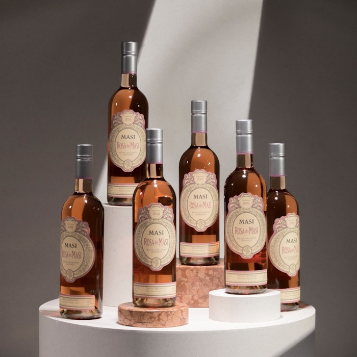 https://www.datocms-assets.com/50627/1657527882-1-1-rosadeimasi-campofiorin-refosco-venezie-igt-jpeg.jpeg?auto=format&h=700