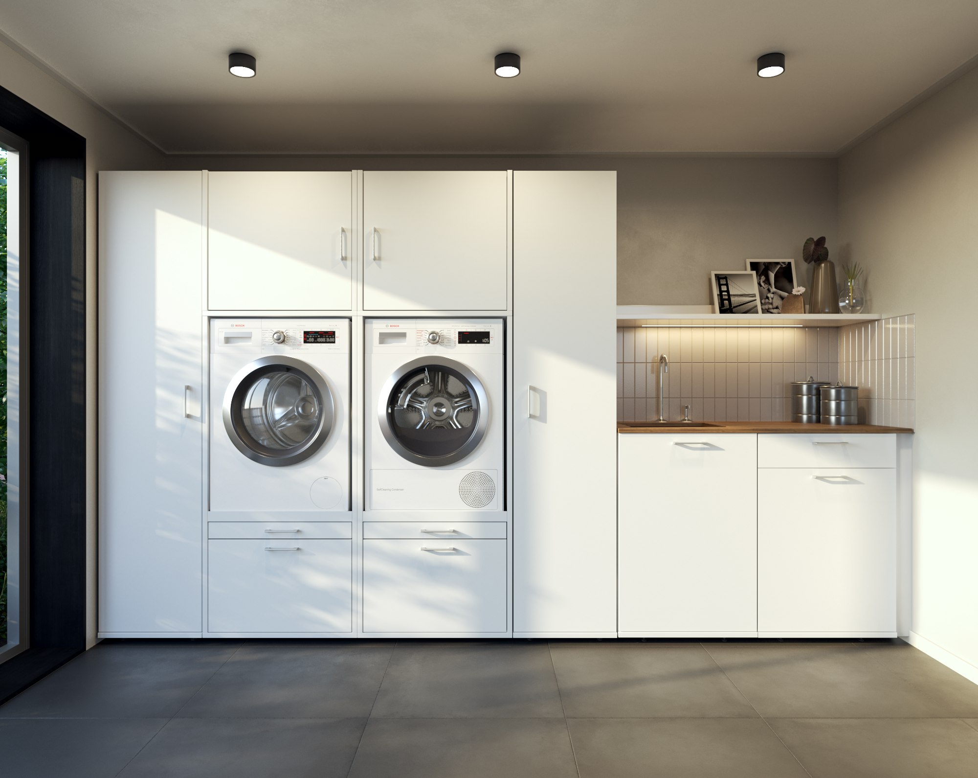 Waschküche mit weißem Waschmaschinenschrank mit Hochschränken und Unterschränken für Waschbecken.