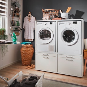 Met de wasmachine verhoger van Wastoren staat je witgoed (wasmachine en droger) op de ideale hoogte: maar liefst 60 cm hoog. De verhoger komt met lade (uittrekbare plank) en lekbak