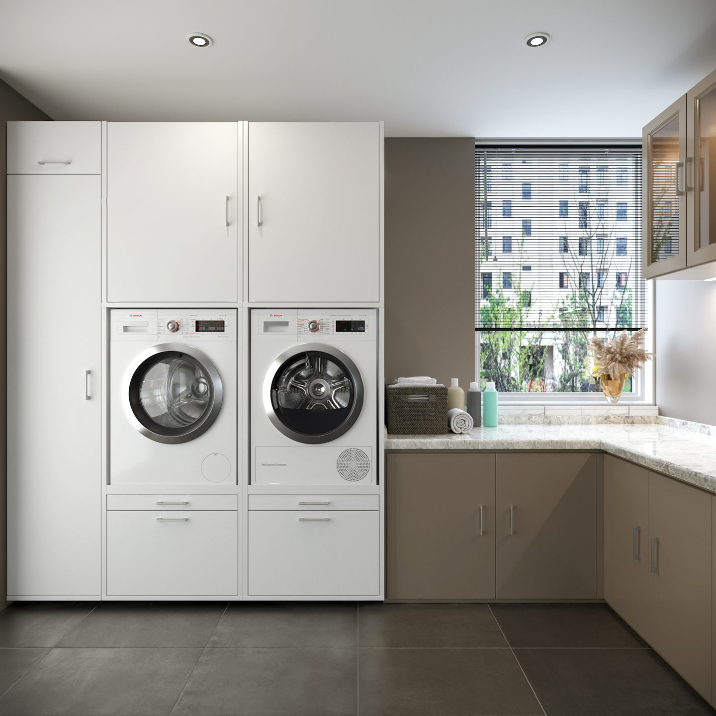 voorbeeld bijkeuken in hoekopstelling met keukenblok en witte kast voor de wasmachine en dorger