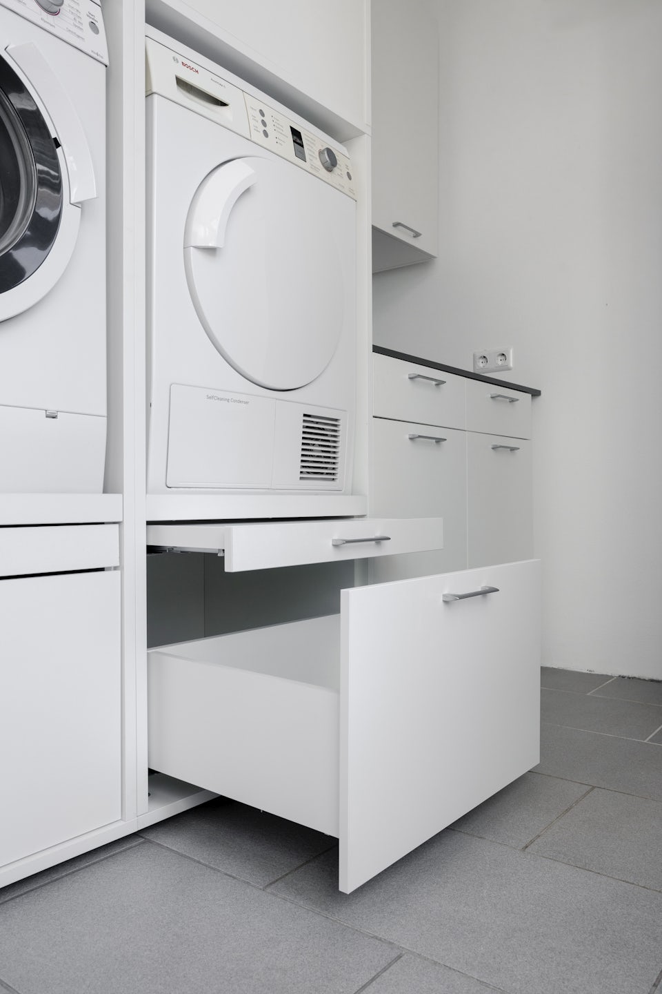 Smalle Schoenenkast met 2 Kleplades & Lade – MDF Wit, 61x101x26 cm Smalle Schoenenkast met 2 Kleplades & Lade – MDF Wit, 61x101x26 cm