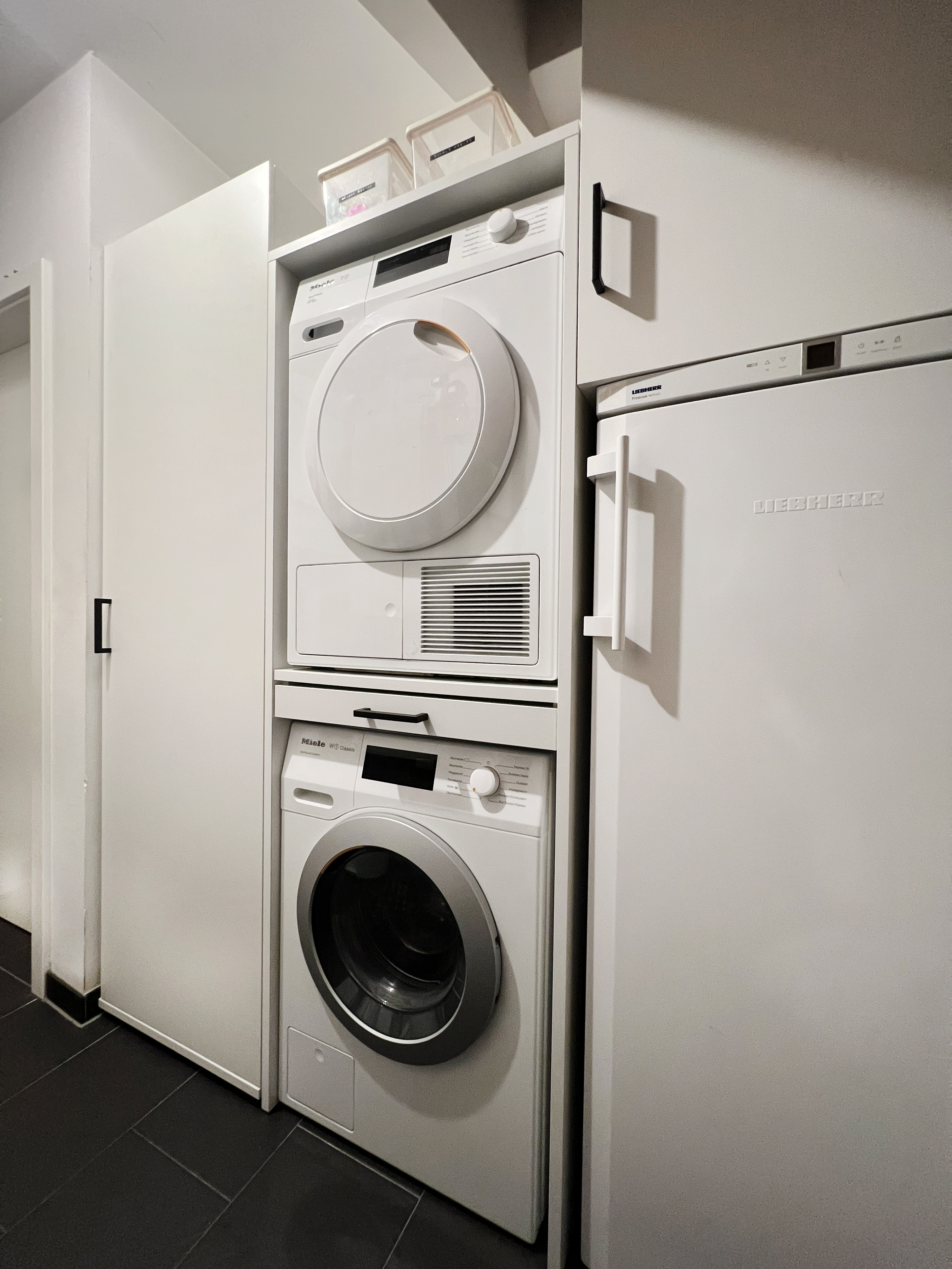 Stackable washing machine top