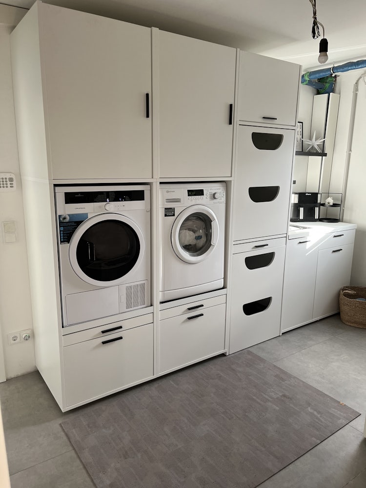 Waschturm Dank Waschmaschinenschrank von Waschturm die Waschmaschine 60cm erhöhen für bequemes Wäschewaschen.