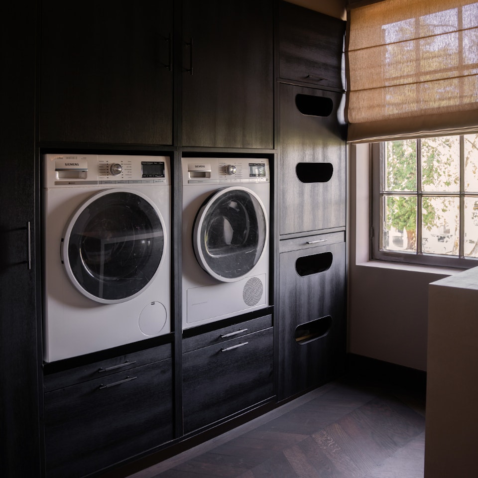 Wastoren De beste wasmachine kast van alle wasmachinekasten vindt je bij Wastoren! Geschikt voor elk type wasruimte, waaronder de bijkeuken, of een klein washok op zolder. De stijlvolle en veilige oplossing, in wit, zwart of eiken houten look