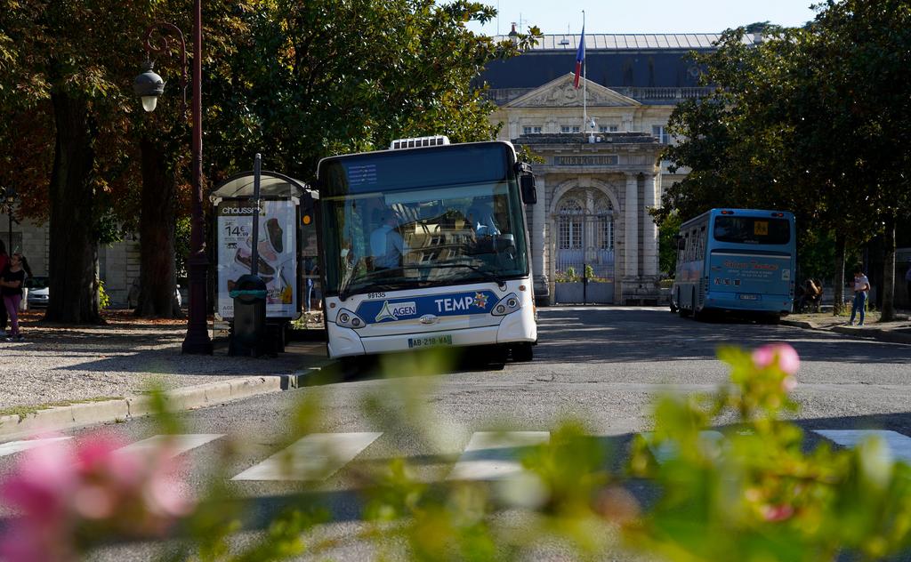 Photo d'un bus urbain à la Préfecture