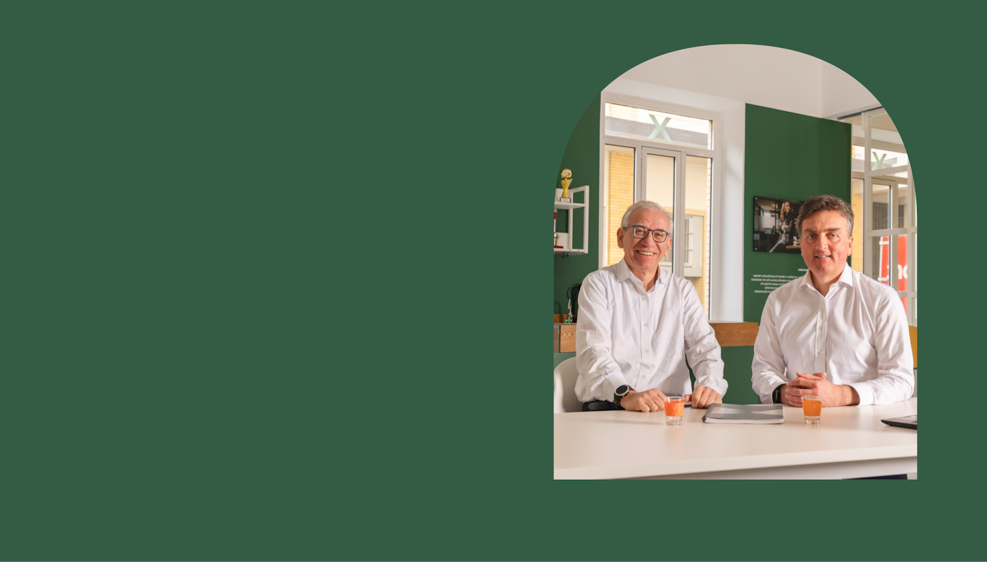 Roberto Nicastro e Marzio Pividori seduti ad un tavolo