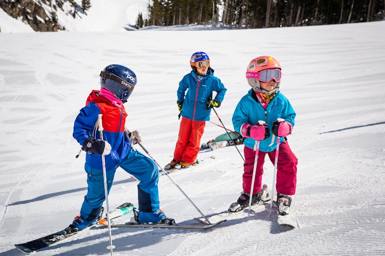 Kids skiing