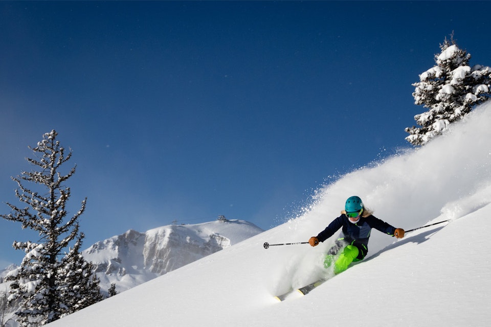 woman skiing