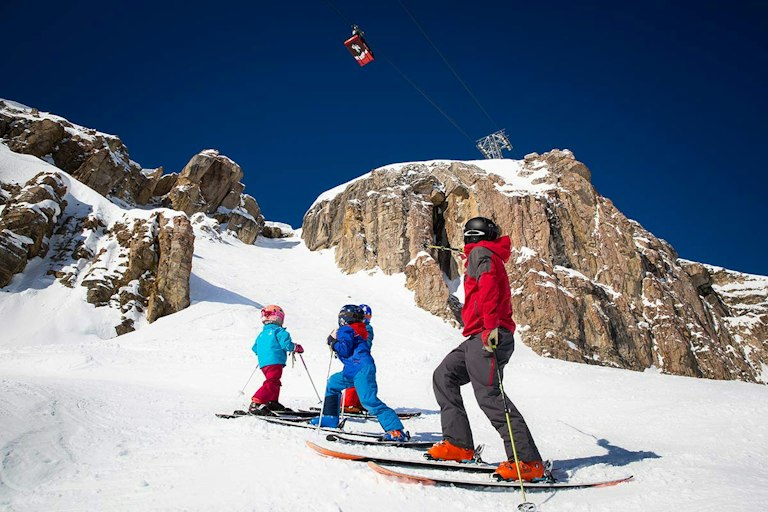 MSS intrcutor with kids looking up at Corbet's Couloir