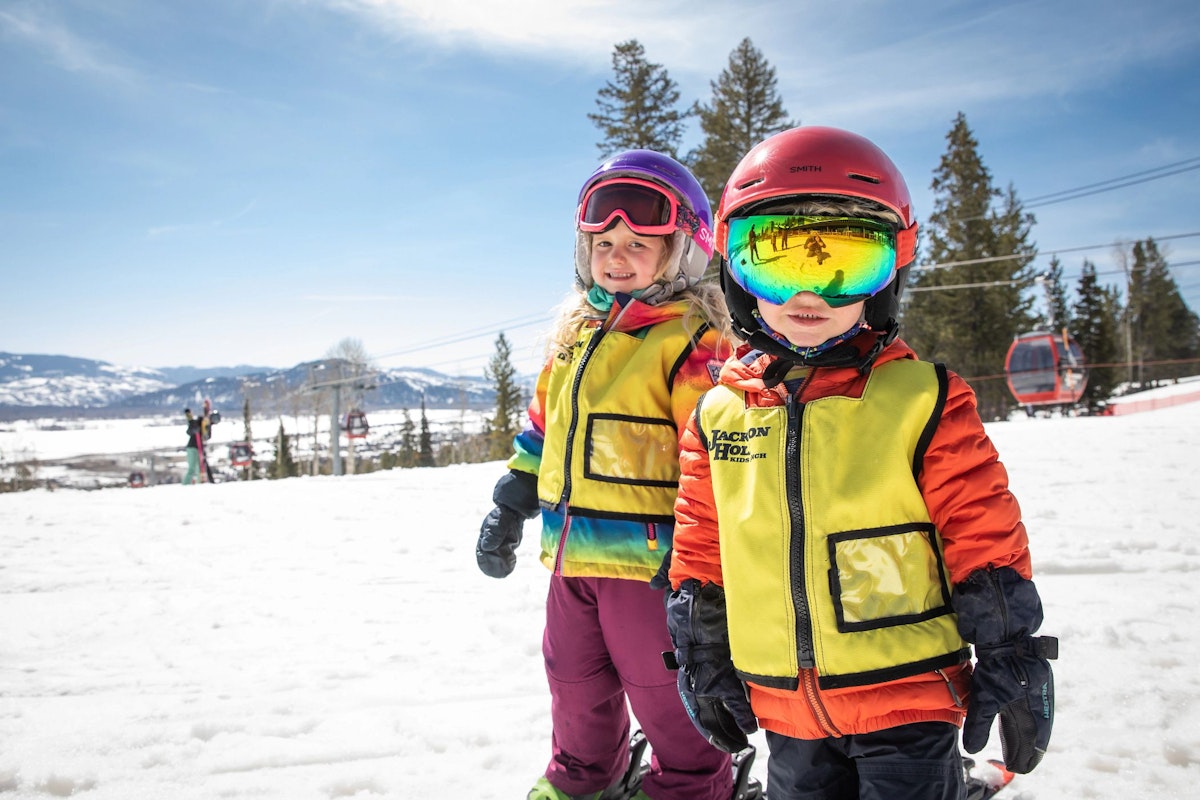Kids in ski camp