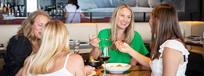 four women dining at piste