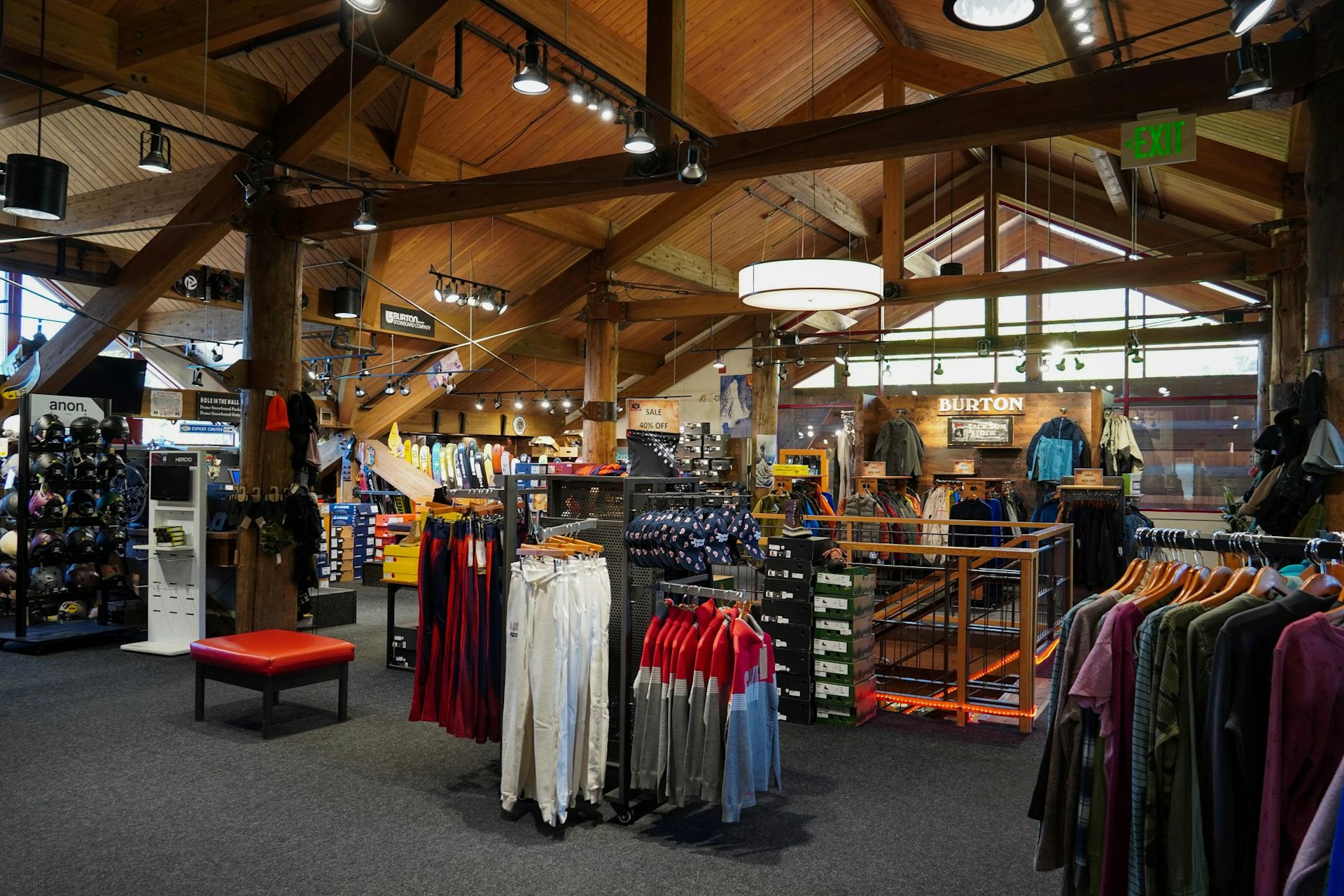 Mountain Outlet