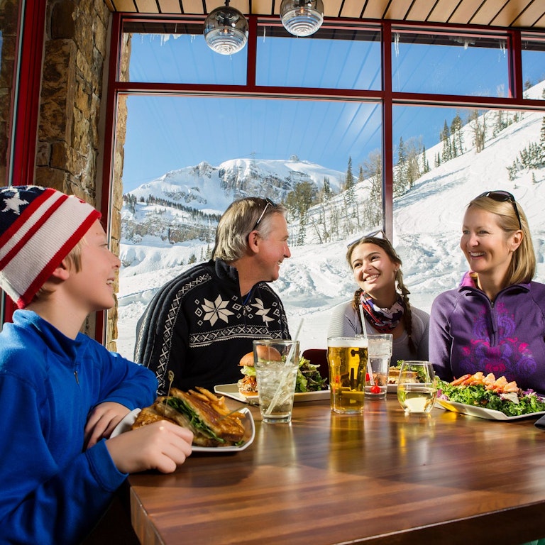 Family dining at Piste Mountain Bistro