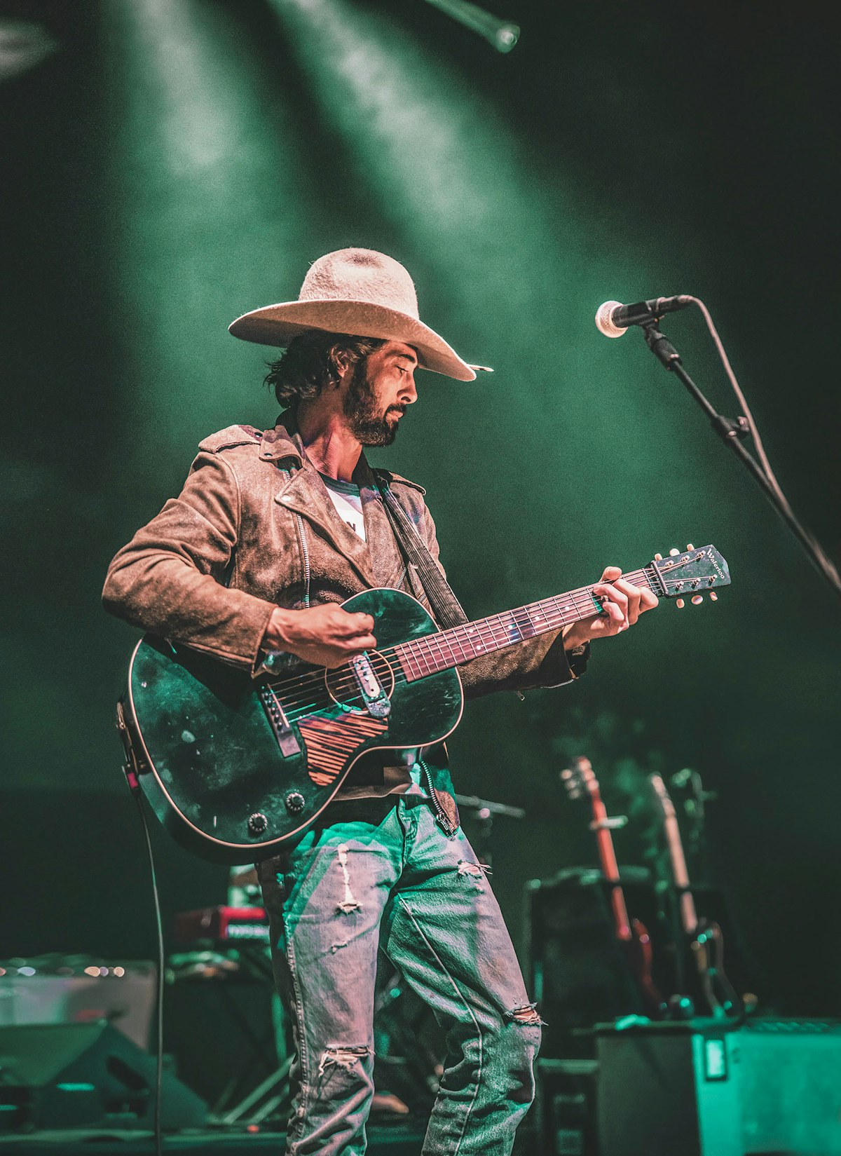 Ryan Bingham performing