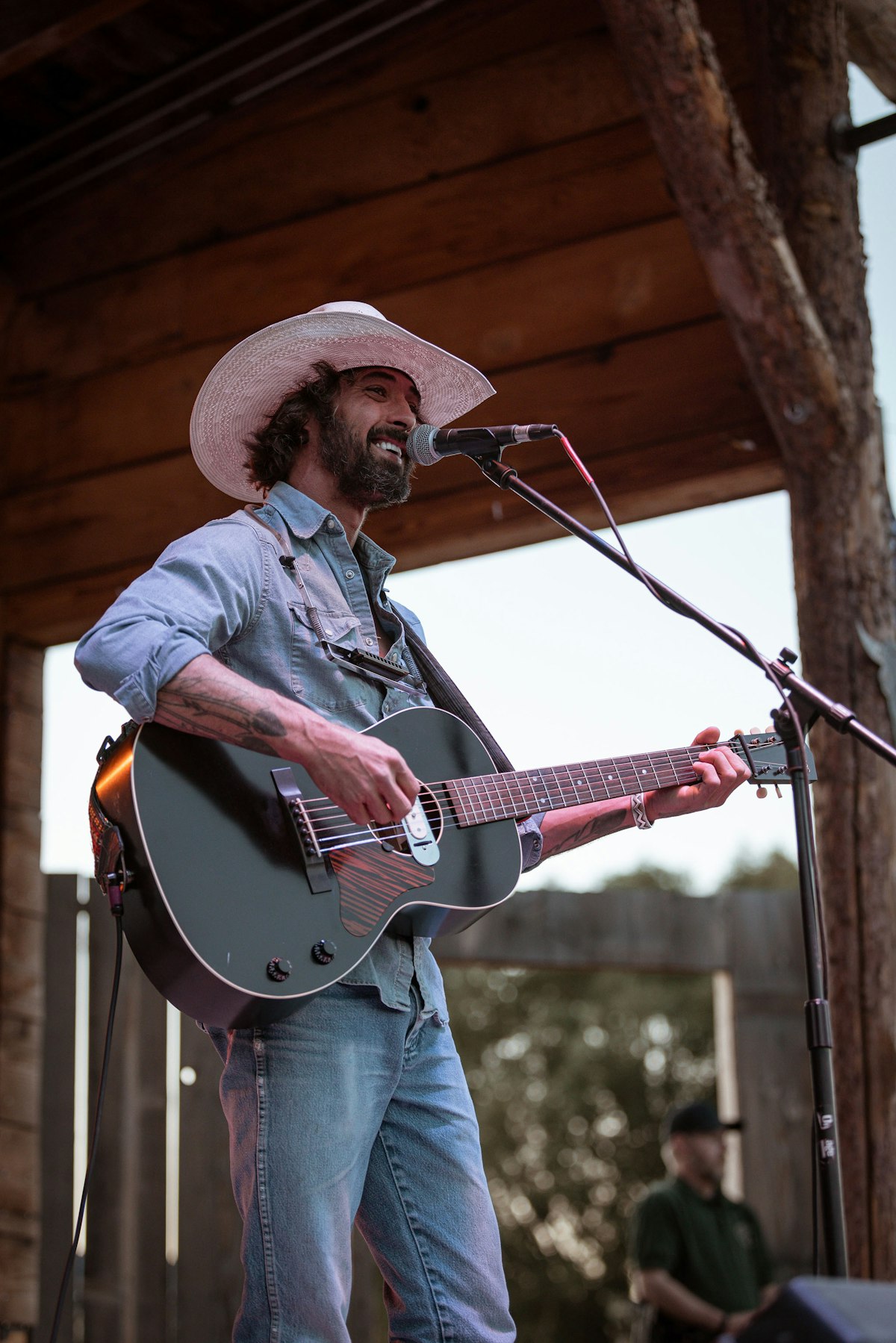 Ryan Bingham performing