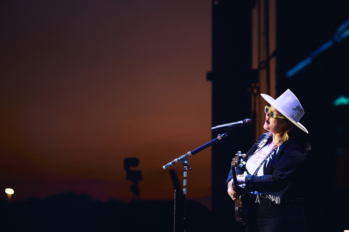 Elle King performing