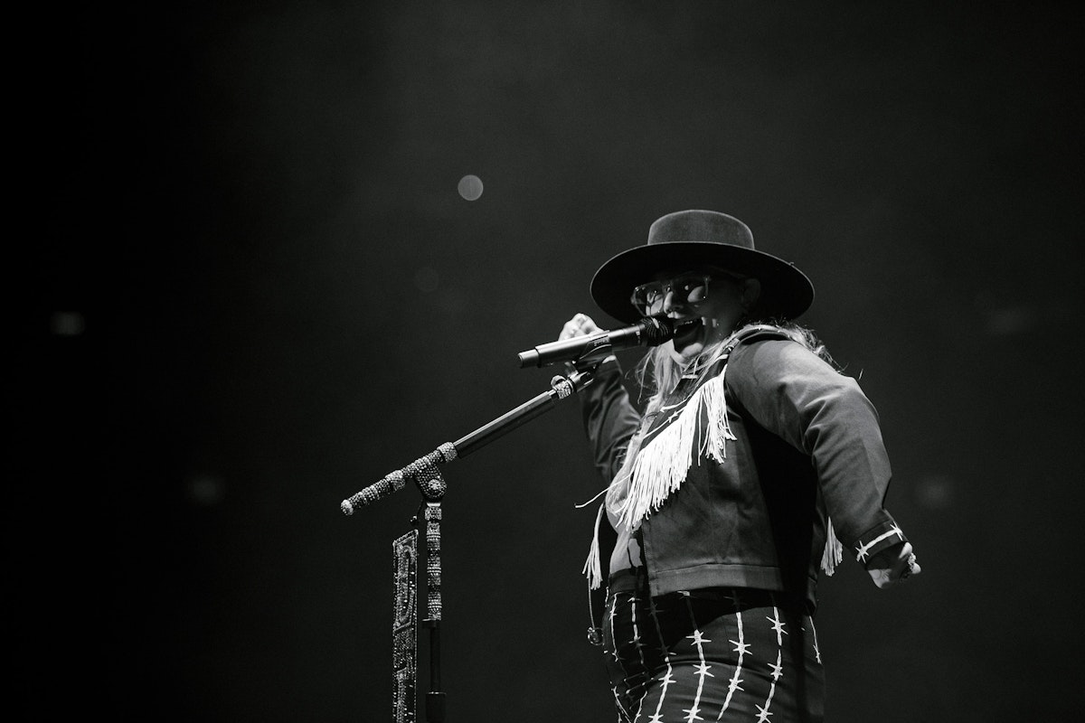 Elle King performing