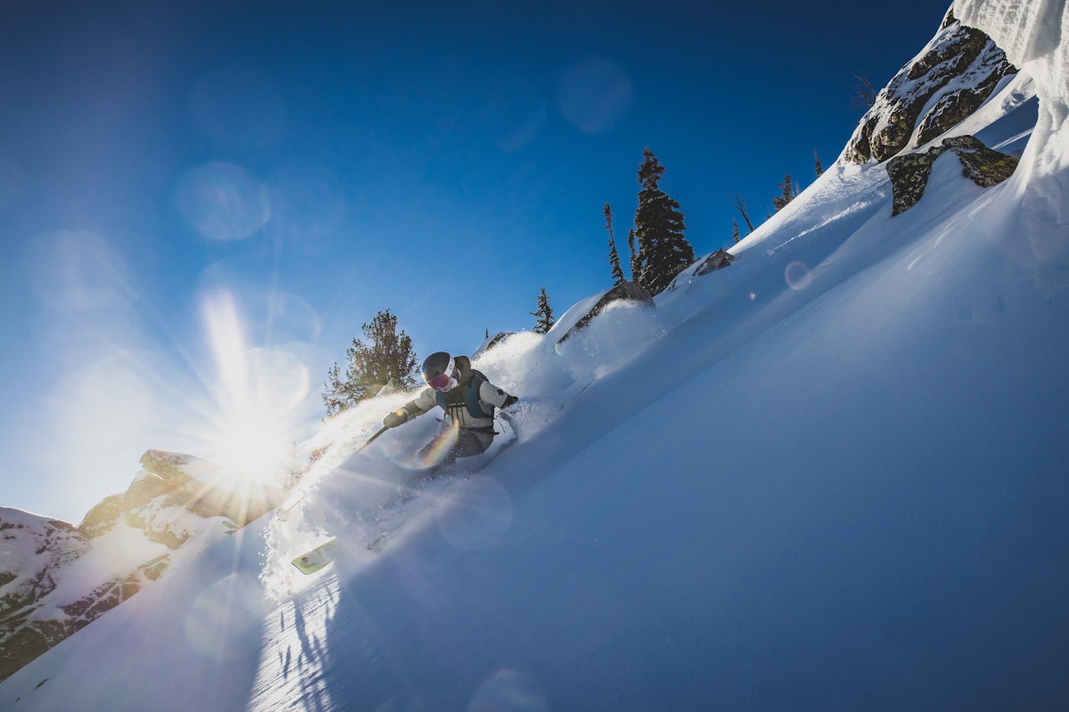 Skiing powder
