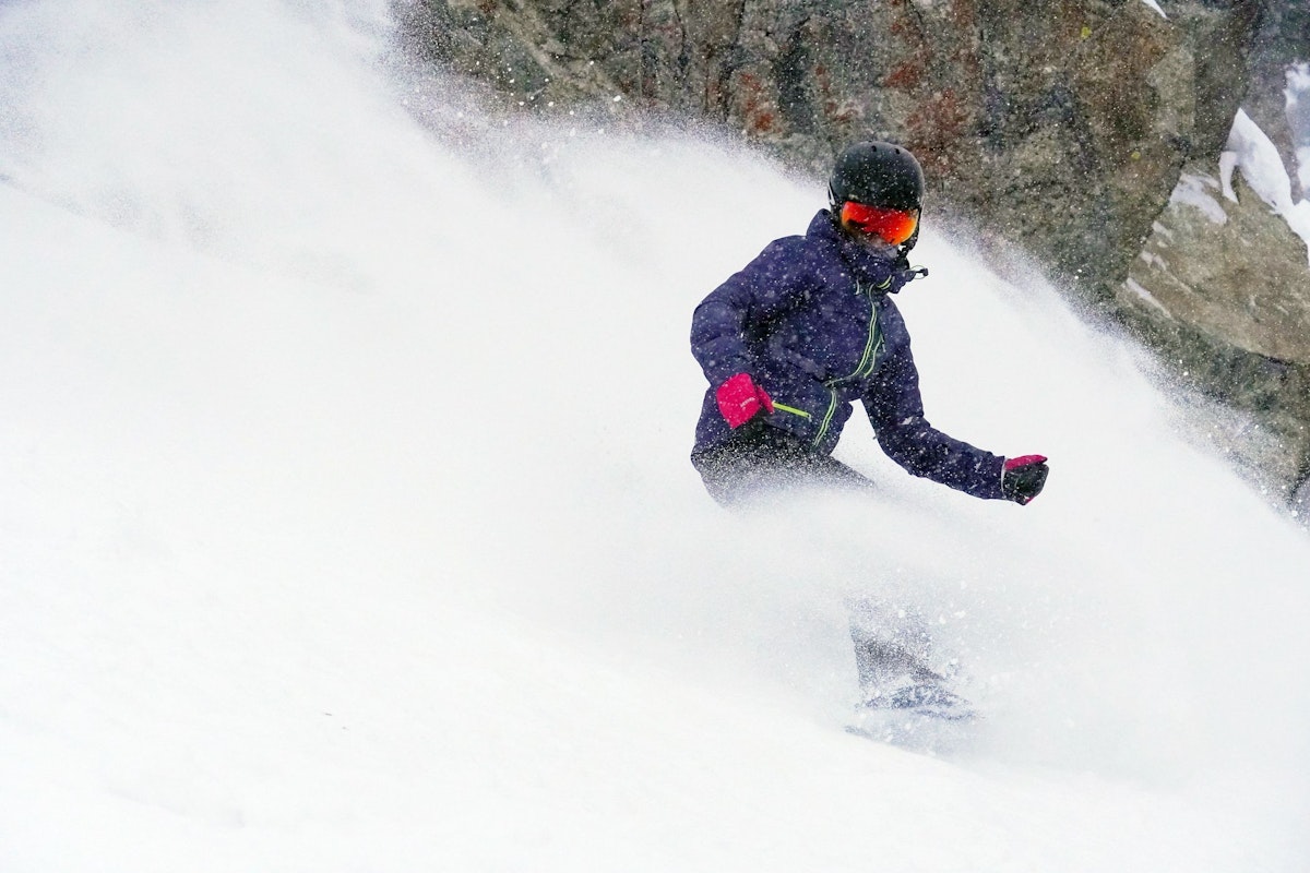 Ester snowboarding in powder