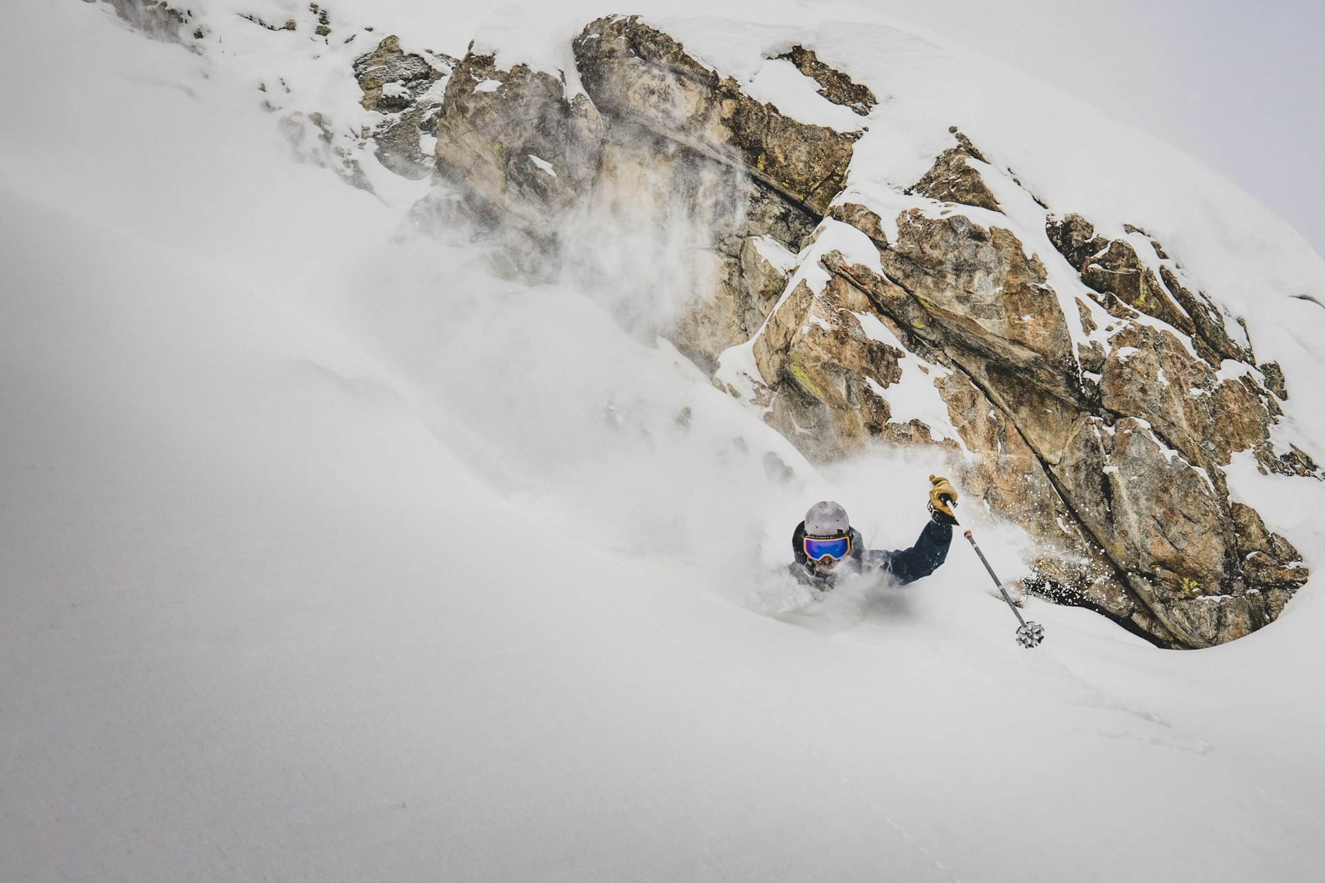 Skiing powder