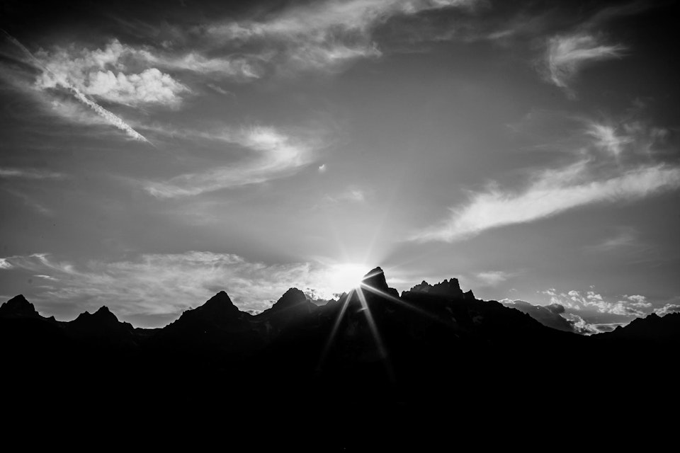 Black and white mountain sunset sillouette