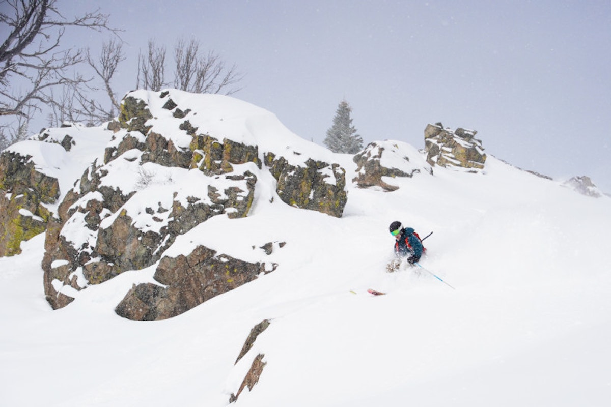 Skiing powder