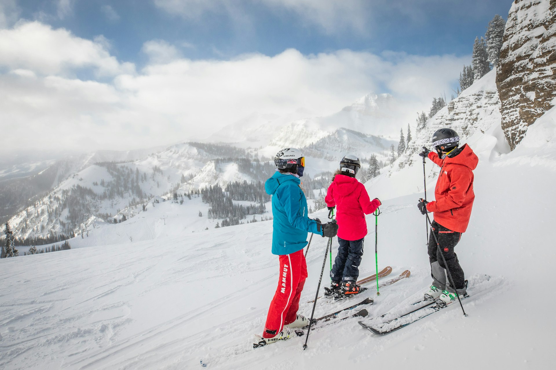 Students with ski instructor