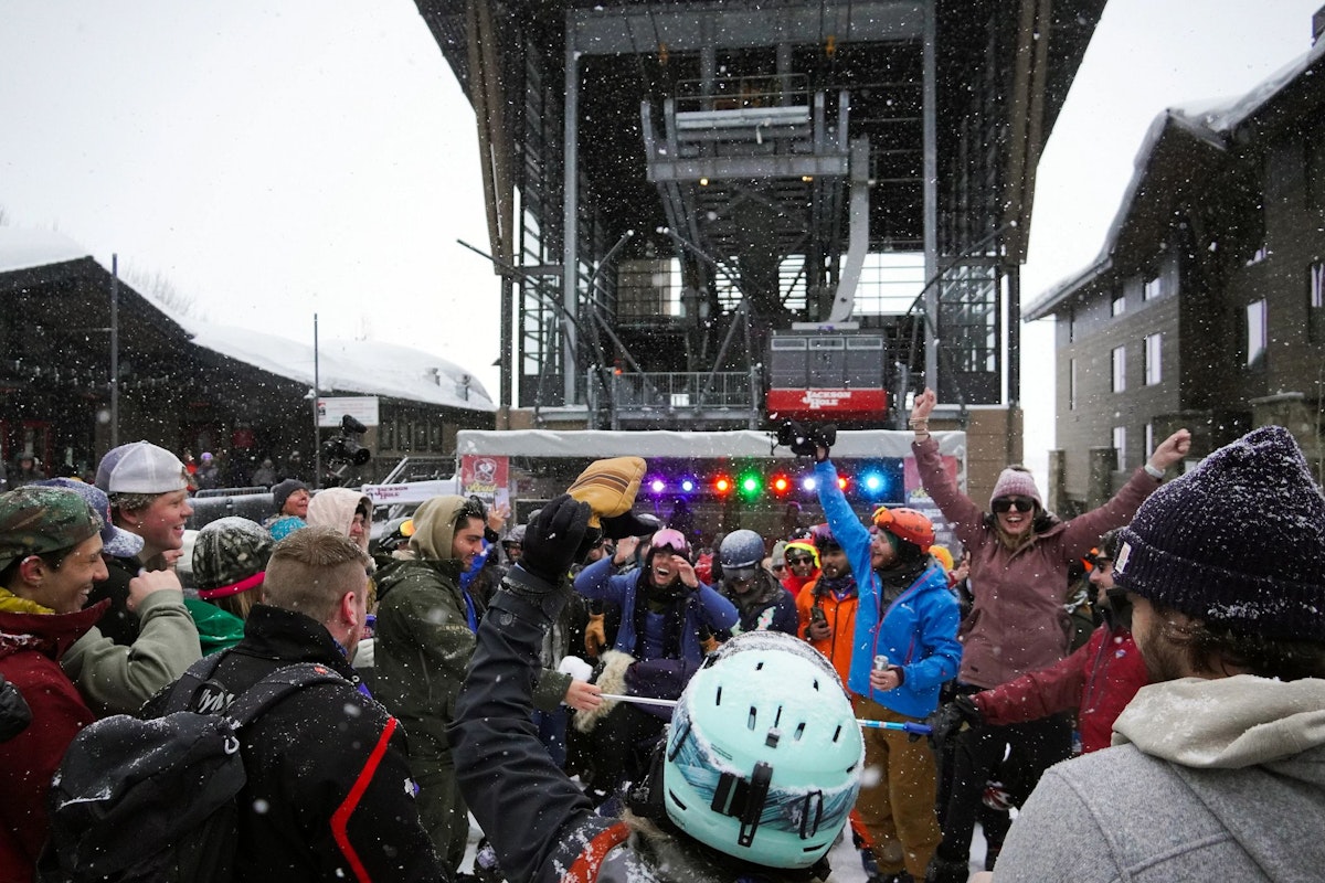 A crowd celebrating during a game of limbo at Road to Rendezvous