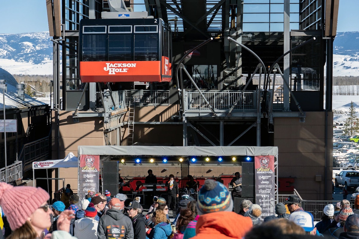 The Aerial tram returns to the tram dock during Road to Rendezvous