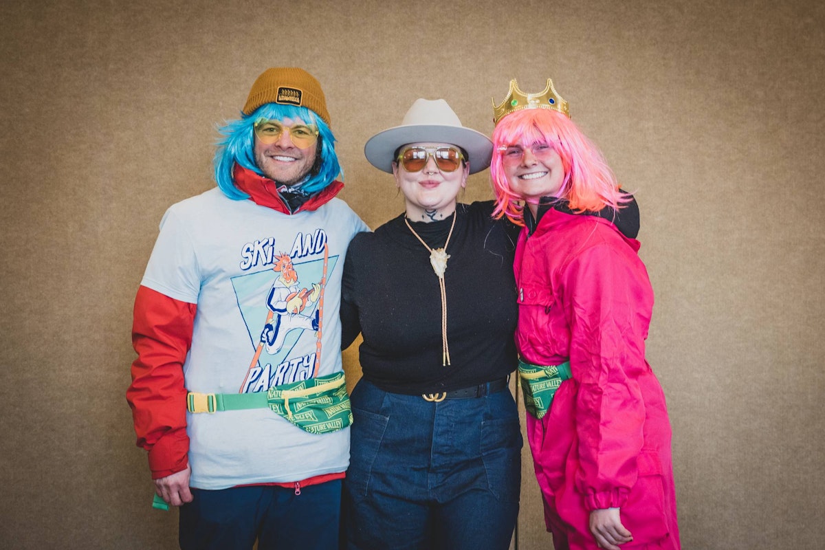 Man and woman with colorful wigs with Elle King