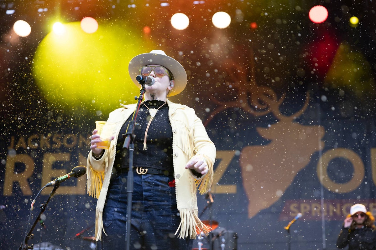 Elle King performing at Rendezvous Spring Festival