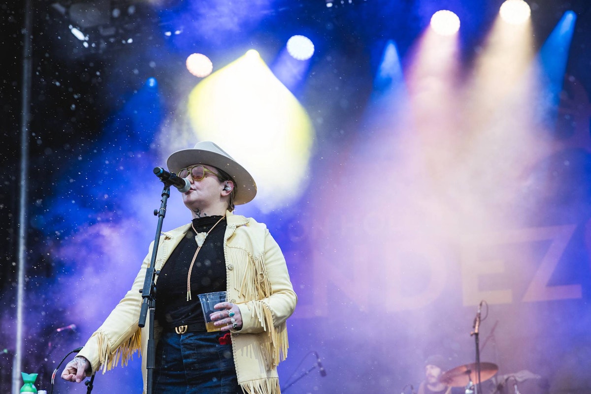 Elle King performing at Rendezvous Spring Festival