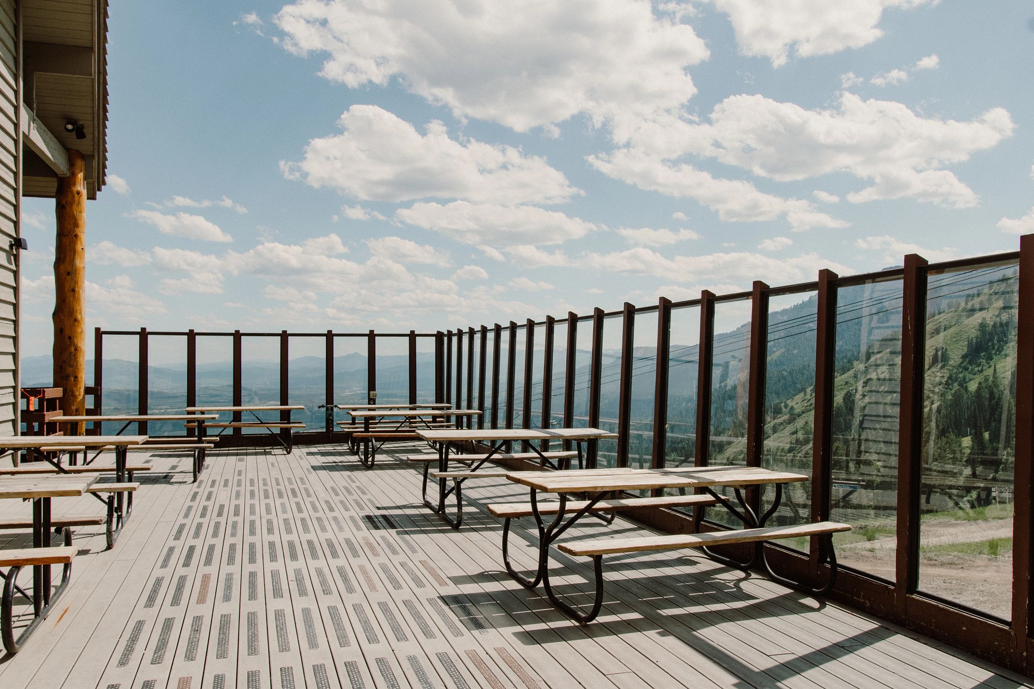 picnic benches at Casper Restaurant in the summer