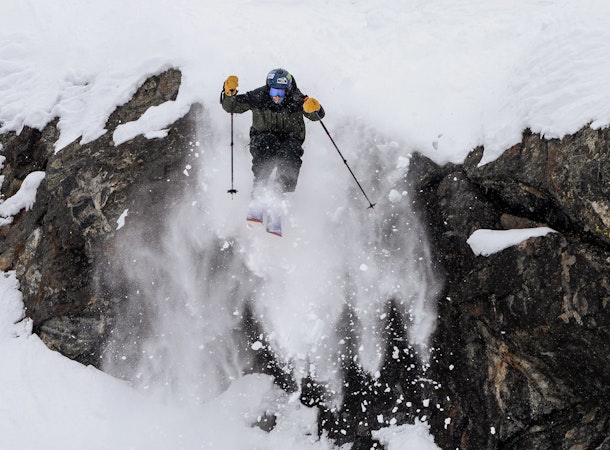 IFSA competitor dropping cliff