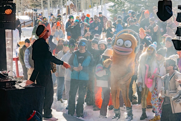 Crowd at Road to Rendezvous with GoldFish