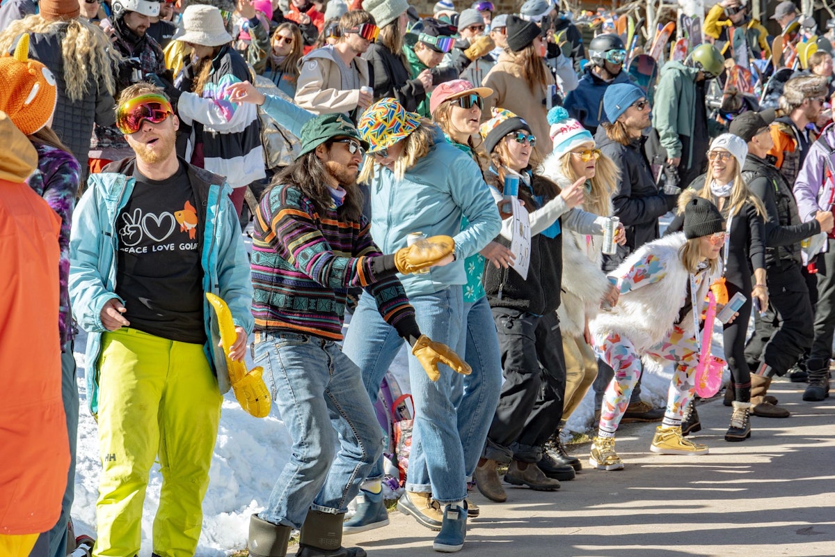 Crowd at Road to Rendezvous