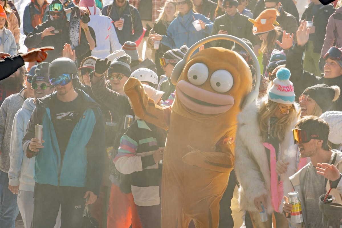 Crowd at Road to Rendezvous with GoldFish