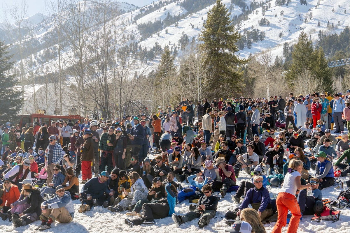 Crowd at Road to Rendezvous