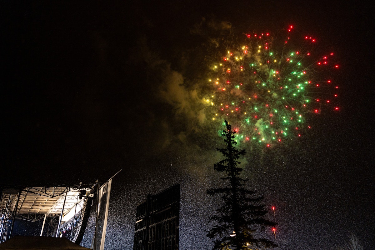 Capping Rendezvous with a colorful 'bang' | p: Ariel Goldberg