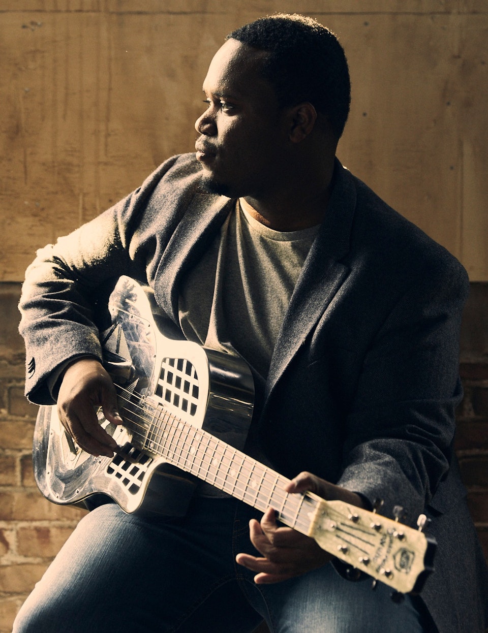 Jontavious Willis with his guitar