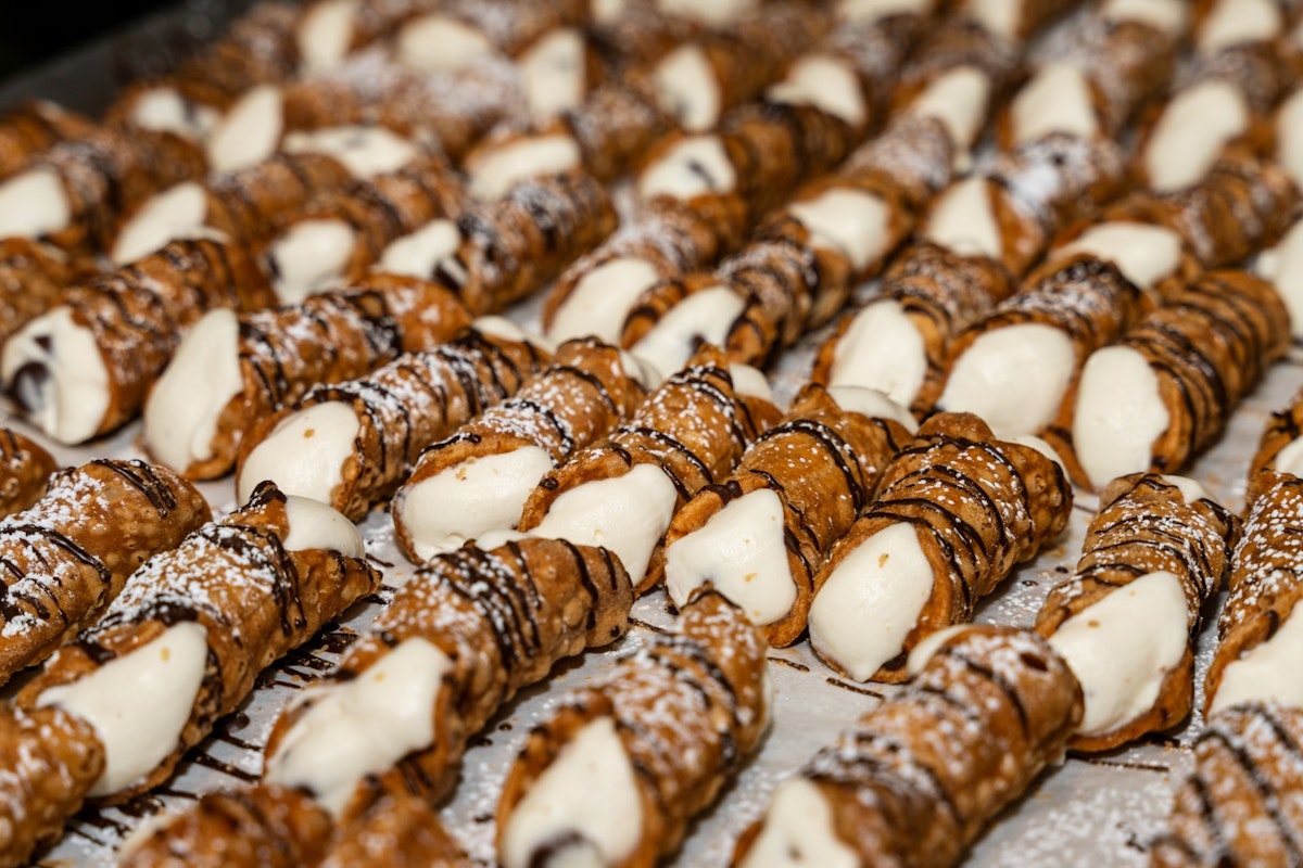 cannolis